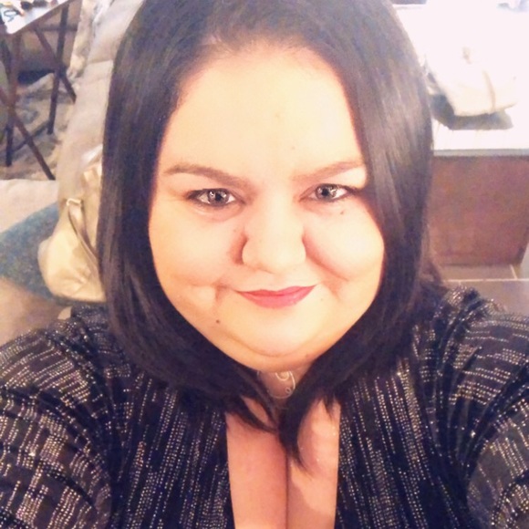 Meet your Posher, Sharon - Picture 2 of 2